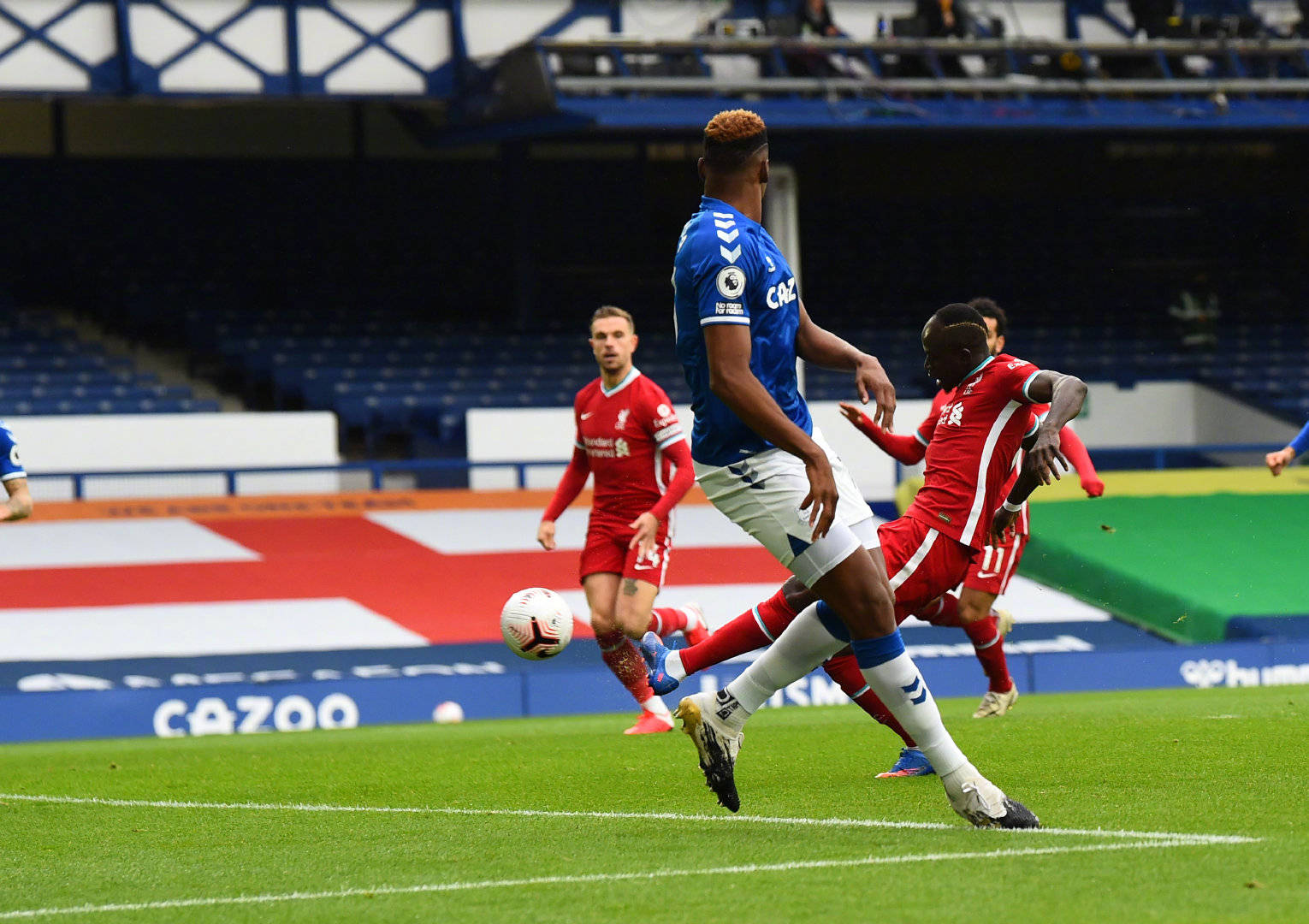 了队员们紧 了队员们紧